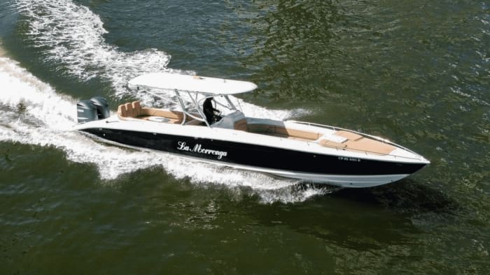 Geniet van het Colombiaanse Caribische gebied op een sportieve, snelle boot.