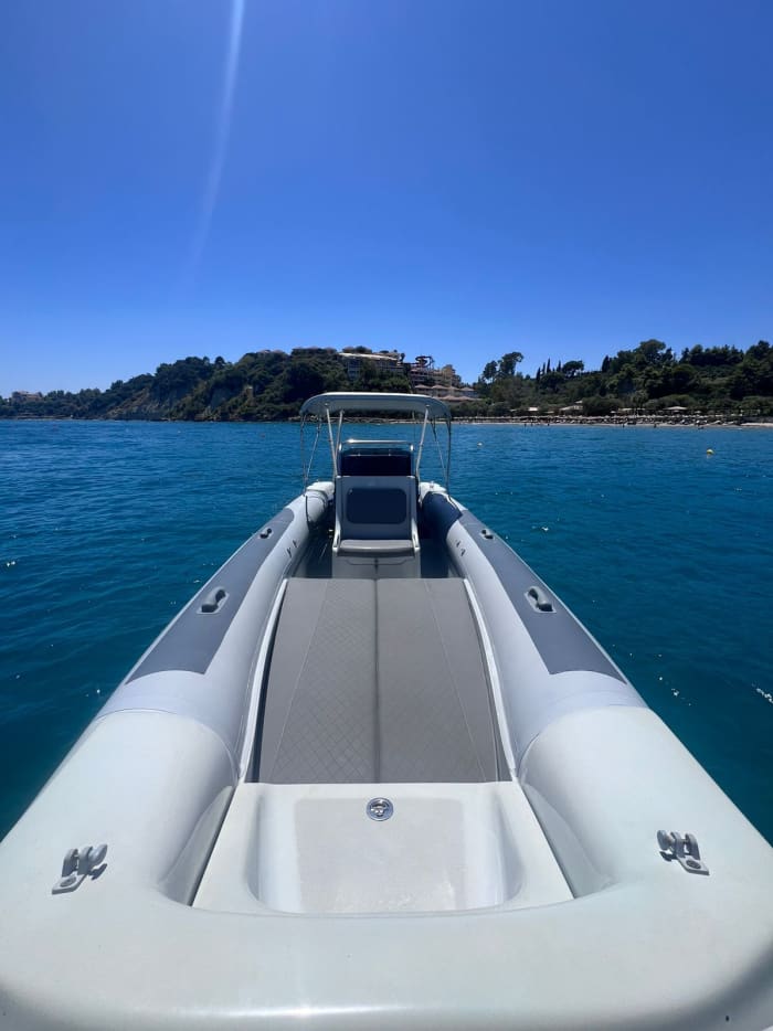 Escapade à Zakynthos : 3h30 de détente en bateau à moteur