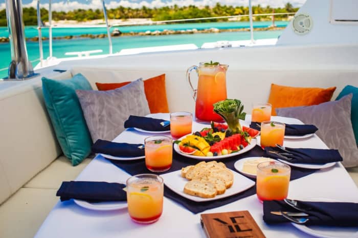 Odkryj Puerto Aventuras jak nigdy dotąd na katamaranie