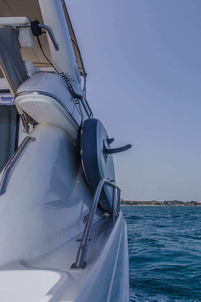 Discover Puerto Aventuras on a half-day motor yacht trip