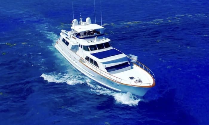 High standard in Puerto Aventuras: Half-day escape on a motor yacht