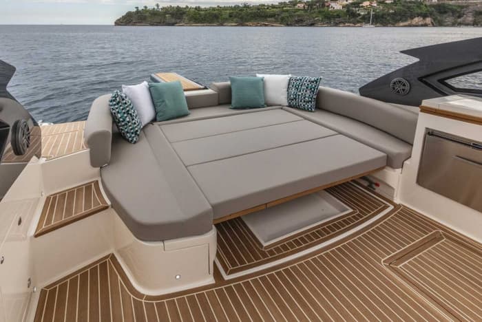 Een dagje rond Napels: geniet van 8 uur ontdekkingstocht op een motorboot.