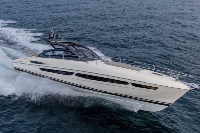Een dagje rond Napels: geniet van 8 uur ontdekkingstocht op een motorboot.