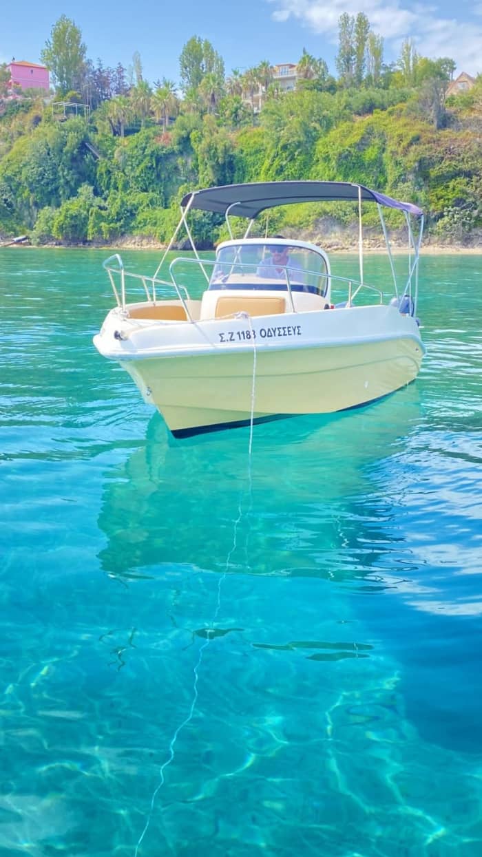 Southern Discovery: Turtle Island & Hidden Caves Tour