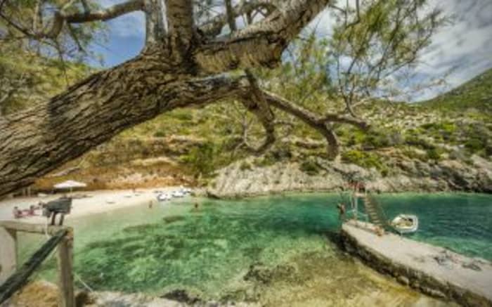 Southern Discovery: Turtle Island & Hidden Caves Tour