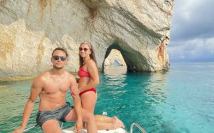 Southern Discovery: Turtle Island & Hidden Caves Tour