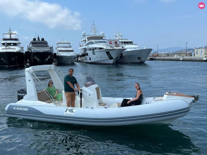 Prestigieuze zee-expeditie in een rubberboot met een stevige romp.