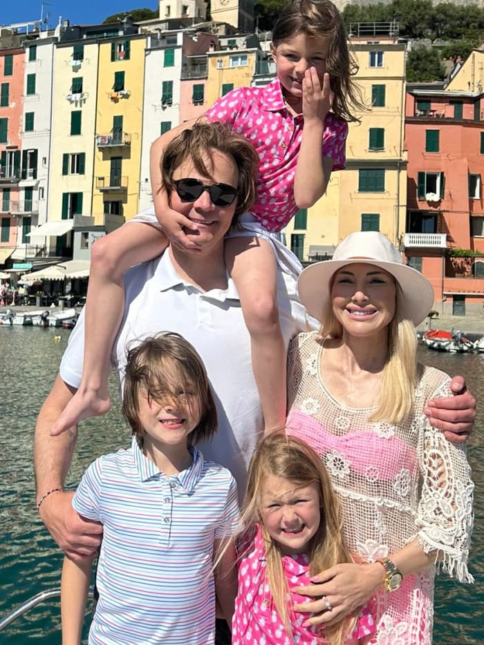 Ausflug in die Cinque Terre: Erkunden Sie farbenfrohe Dörfer und schwimmen Sie im kristallklaren Wasser von Lerici aus.