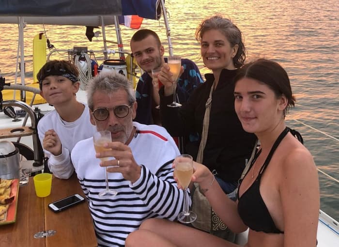 Zonsondergang op een zeilboot in Port Camargue – Privéavond in 2026 (12 minuten)