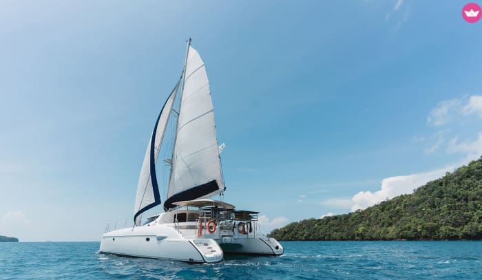 Zonsondergangcruise: 4,5 uur durende privécatamarantocht in Phuket