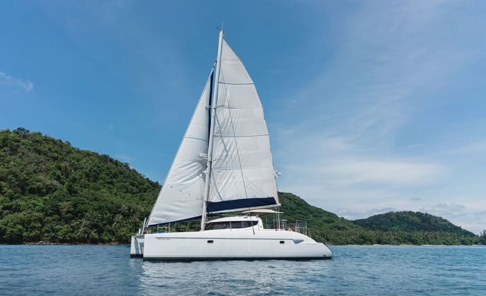 Zonsondergangcruise: 4,5 uur durende privécatamarantocht in Phuket