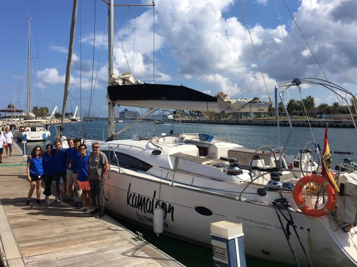 Erkunden Sie Valencia und genießen Sie einen ganzen Tag Segeln auf einem Segelboot.