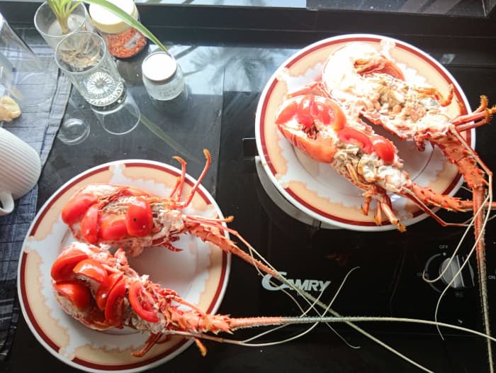 Abendessen im Hafen von Cagliari, ein einzigartiges romantisches oder geselliges Erlebnis im Herzen der Stadt bei Sonnenuntergang oder am Abend.