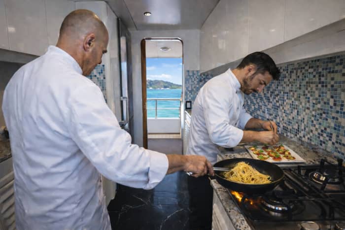 Premium-Yacht-Erlebnis entlang der Amalfiküste