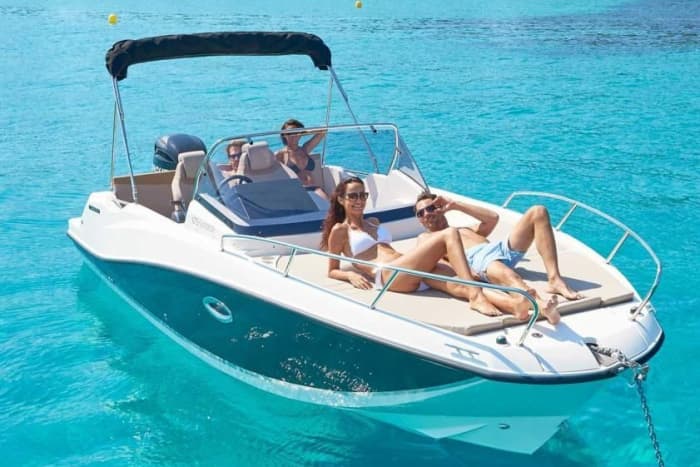 Prywatny rejs łodzią motorową wokół Saint-Cyr-sur-Mer