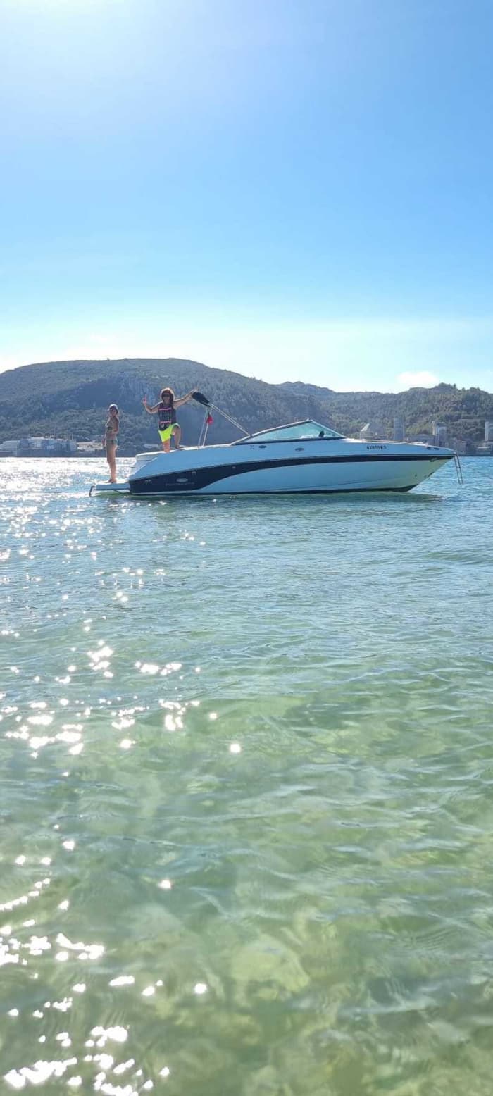 Genießen Sie 7 Stunden auf einem Schnellboot in Setúbal.