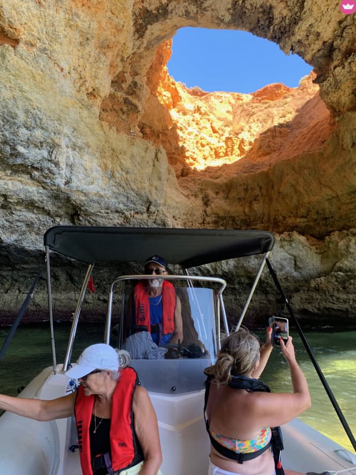 Klippor och hemliga stränder: Ett heldagsäventyr i Algarve