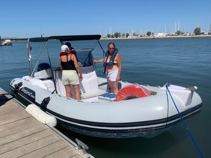 Klippor och hemliga stränder: Ett heldagsäventyr i Algarve