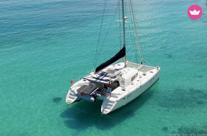 Menorca Luxus-Katamaran-Erlebnis – 8 Stunden von Mahón