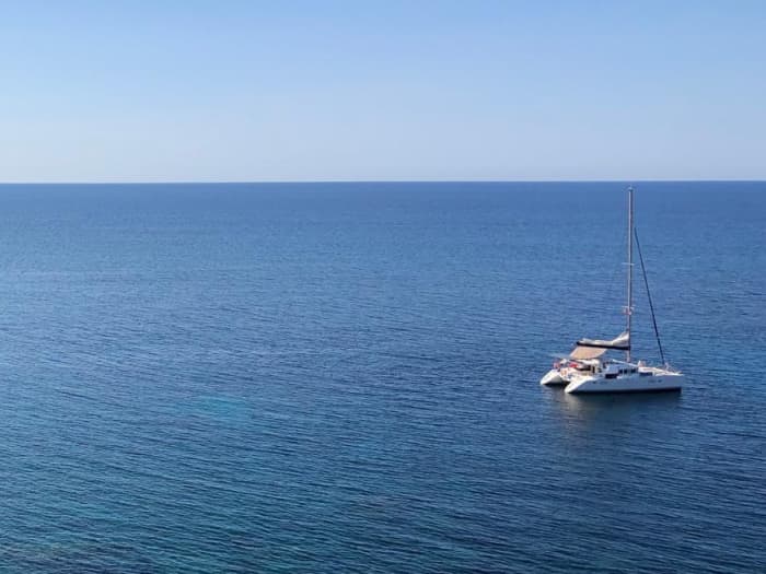 Menorca Luxus-Katamaran-Erlebnis – 8 Stunden von Mahón
