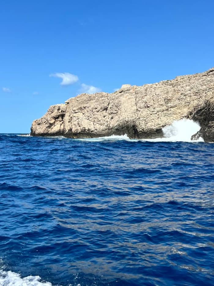 Capri by Boat: A 3-Hour Experience of Natural Beauty