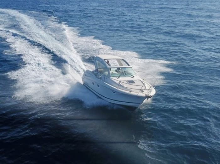 Louez un bateau à moteur pour 3 heures de plaisir