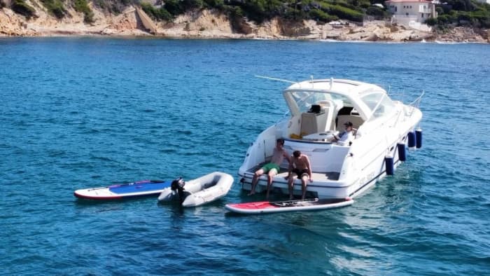 Louez un bateau à moteur pour 3 heures de plaisir