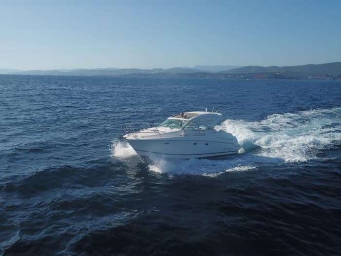 Louez un bateau à moteur pour 3 heures de plaisir