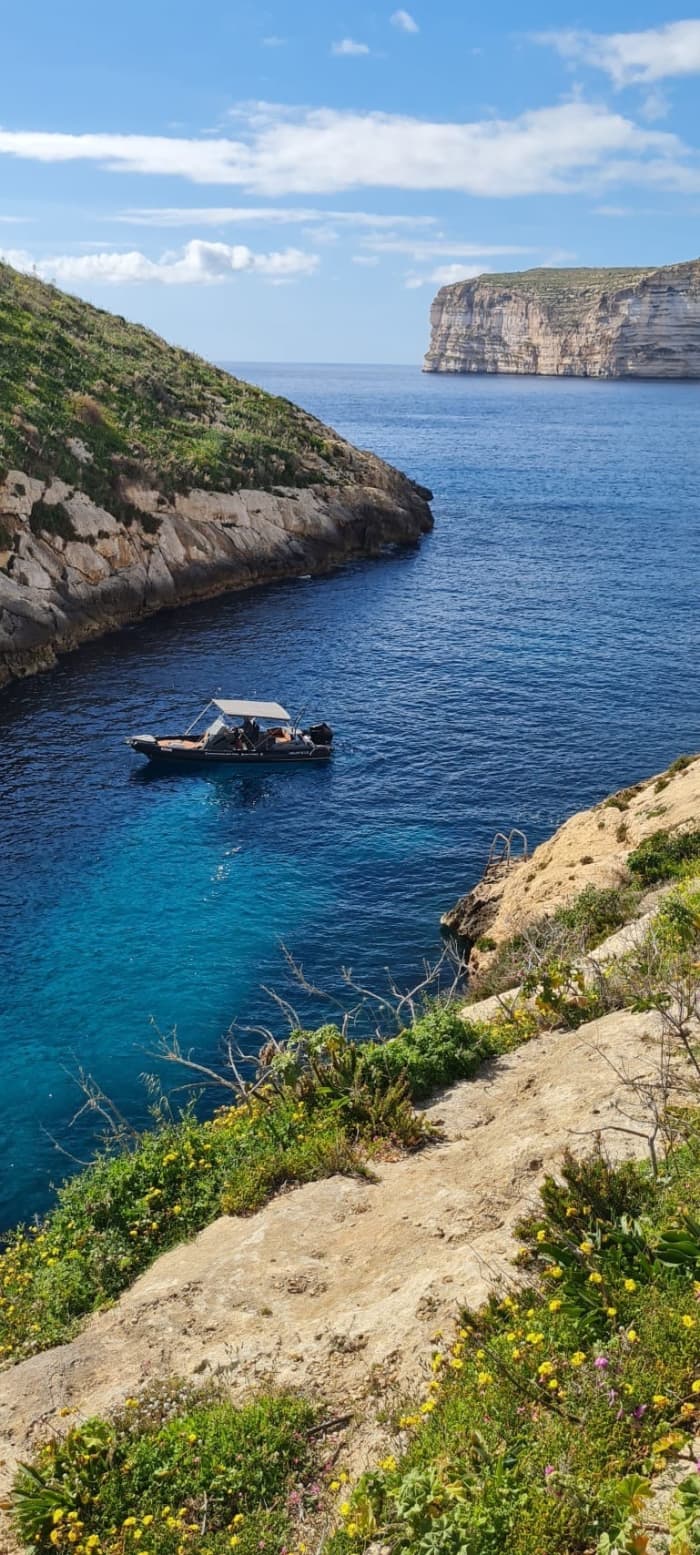 Profitez de chaque instant : une journée ensoleillée autour de Gozo en bateau à moteur