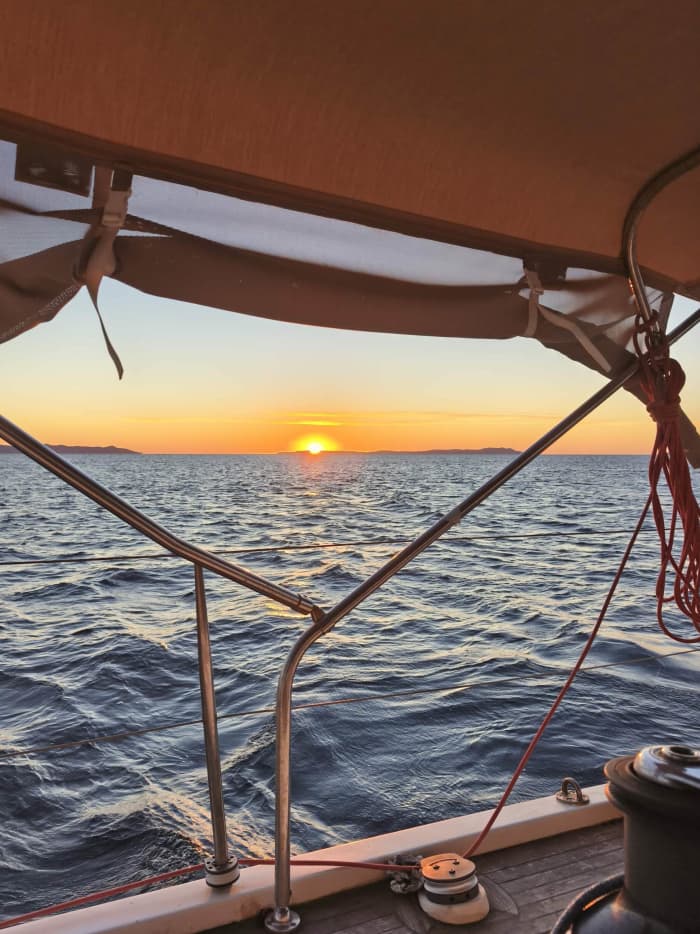 The rhythm of Hyères: Unforgettable moments on a sailboat