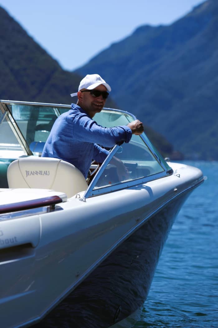 Relax on a motorboat in Lake Como for 4h
