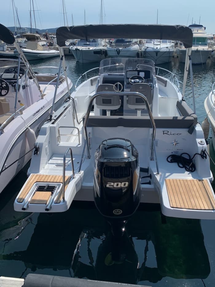 Passeio de barco privado por Cavalaire-sur-Mer em uma lancha