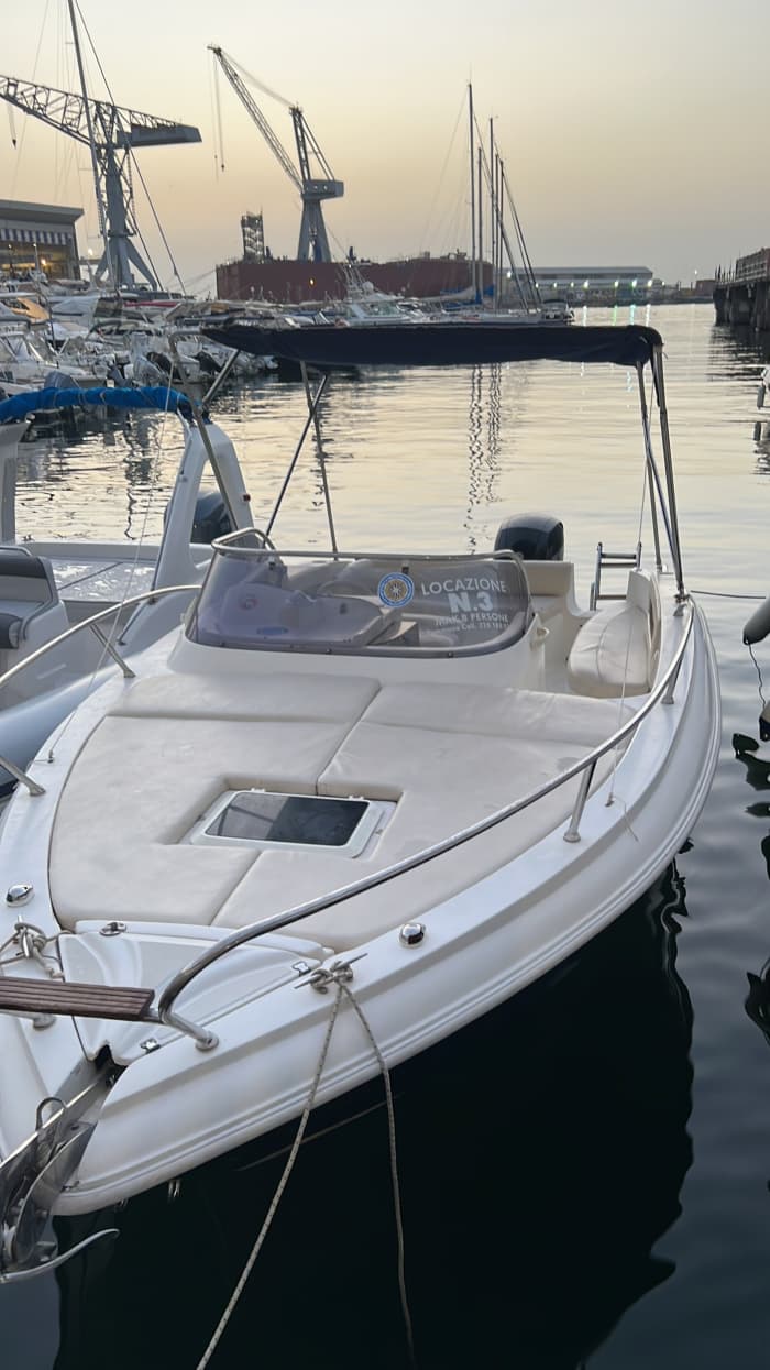 Profitez de 8 heures de navigation à moteur à Sorrente