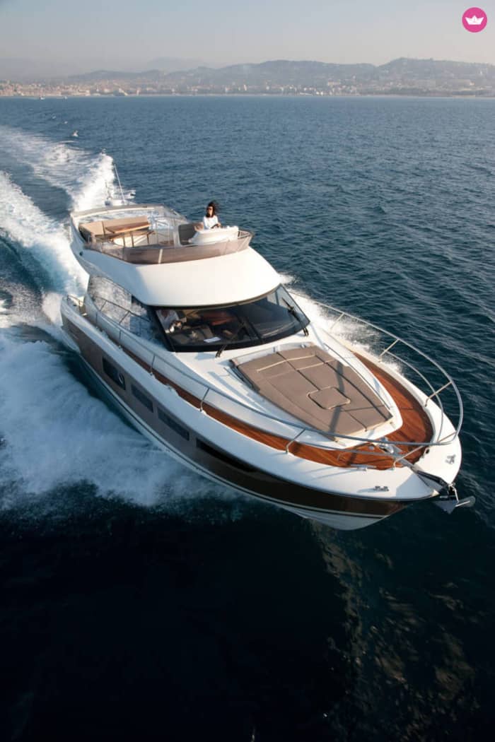 The Signature Experience: Your Private Yacht in Antibes