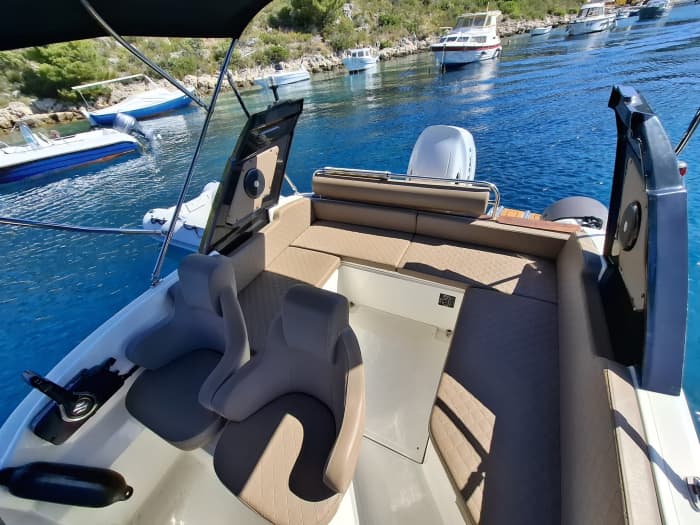Een ware ontsnapping aan de Adriatische Zee: 8 uur in de ongerepte schoonheid van Hvar.