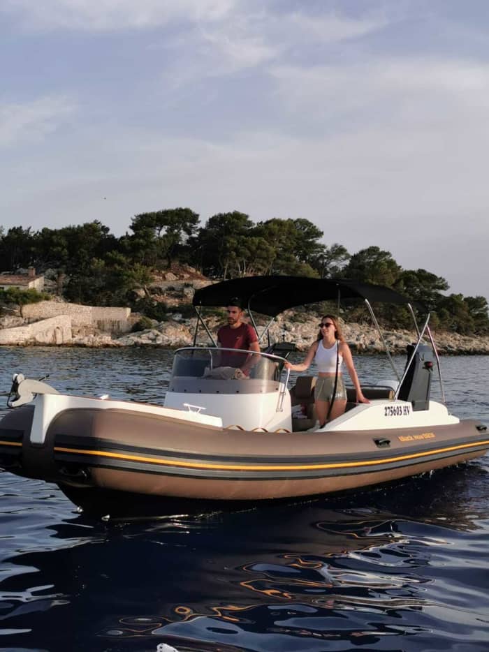 Een ware ontsnapping aan de Adriatische Zee: 8 uur in de ongerepte schoonheid van Hvar.