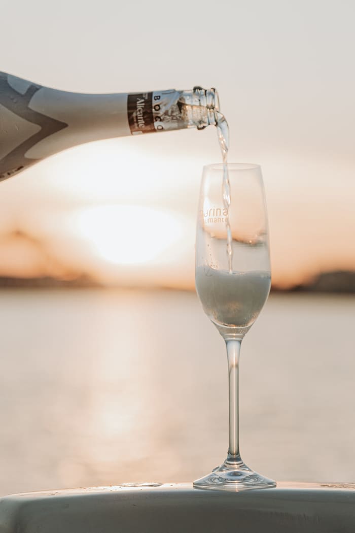 Boottocht + Drankje in een havenbar + Zonsondergang op de zoutvlakte van Torrevieja