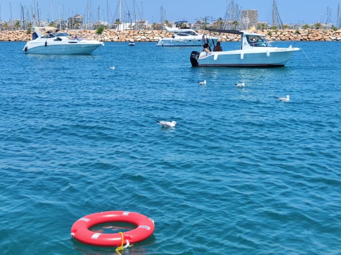 4-hour boat tour + Paddle surfing + Bottle of premium Cava - ALL INCLUSIVE