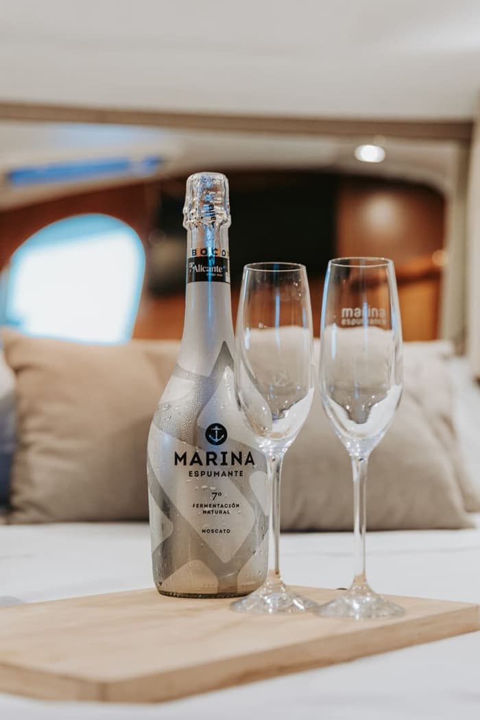 4-hour boat tour + Paddle surfing + Bottle of premium Cava - ALL INCLUSIVE