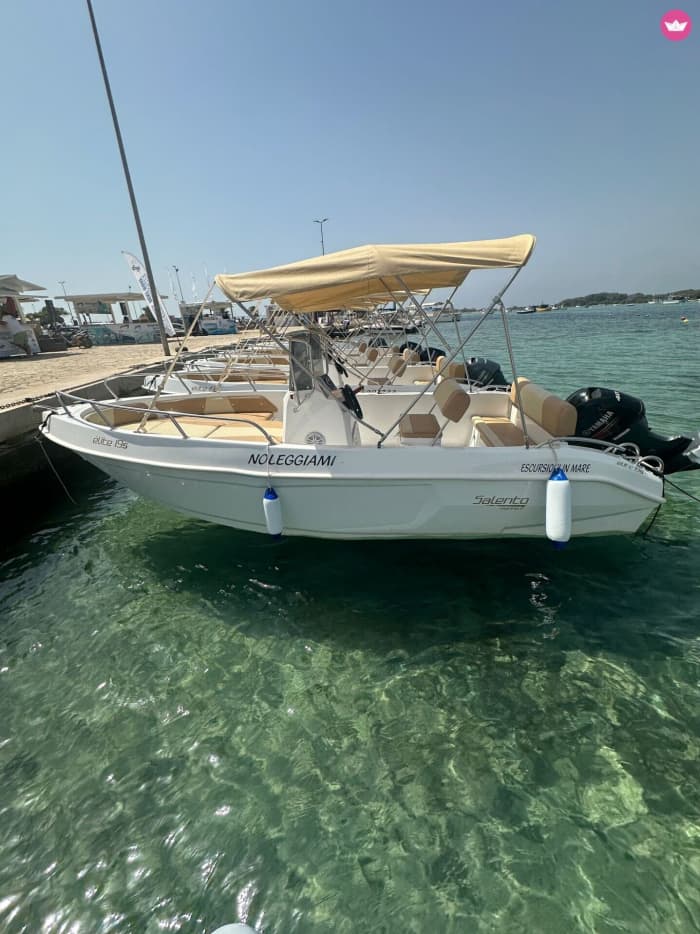 Relájate en una lancha motora en Porto Cesareo durante 4 horas.