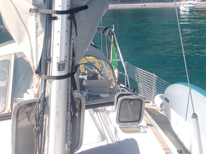 Sorrento by sailboat: the peninsula's caves and coves