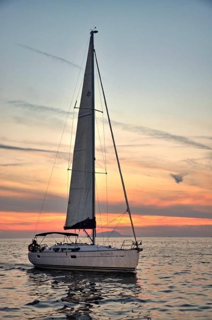 Sorrento by sailboat: the peninsula's caves and coves