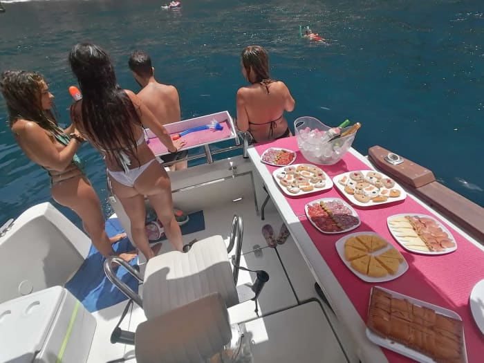 Votre bateau à moteur privé pour une journée autour de Tenerife