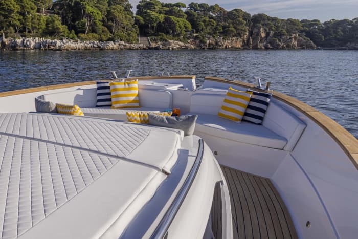 Luxe dagtocht op een jacht vanuit Sorrento naar Capri