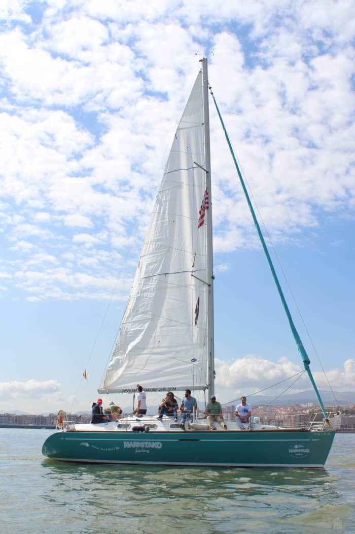 Passez 8 heures à naviguer autour de Getxo en voilier