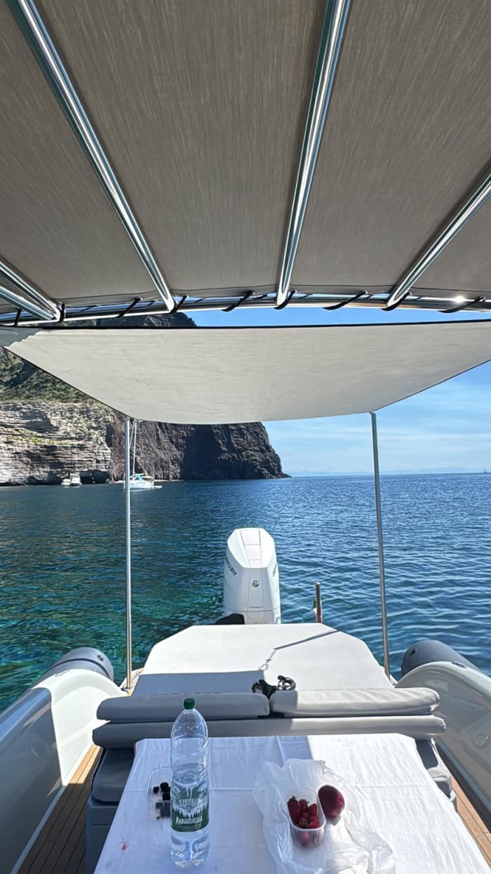 Salina: Privétour naar Salina Island per boot van 10 meter