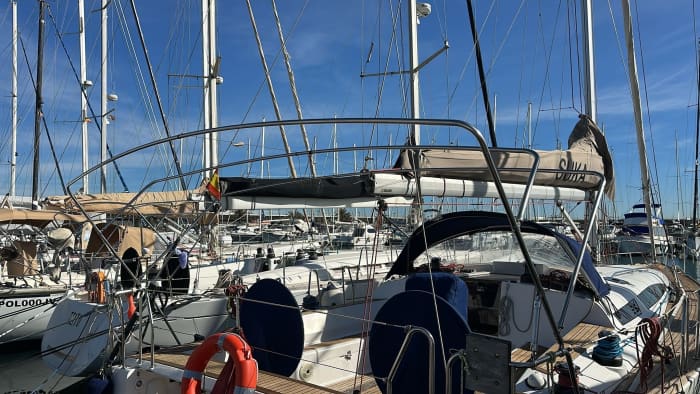 Een dag zeilen op een zeilboot in Valencia