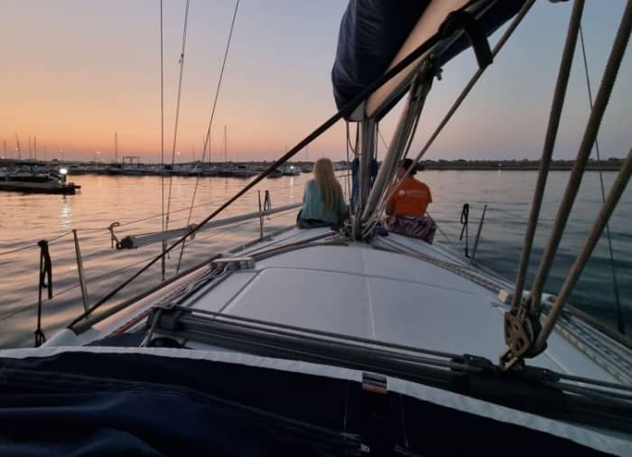 Setzen Sie Kurs auf Freude: Ein ganzer Tag authentisches Segeln in Brindisi auf einem Segelboot