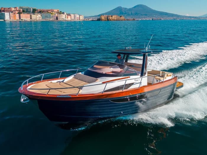Tu lancha rápida privada para pasar un día en Capri.