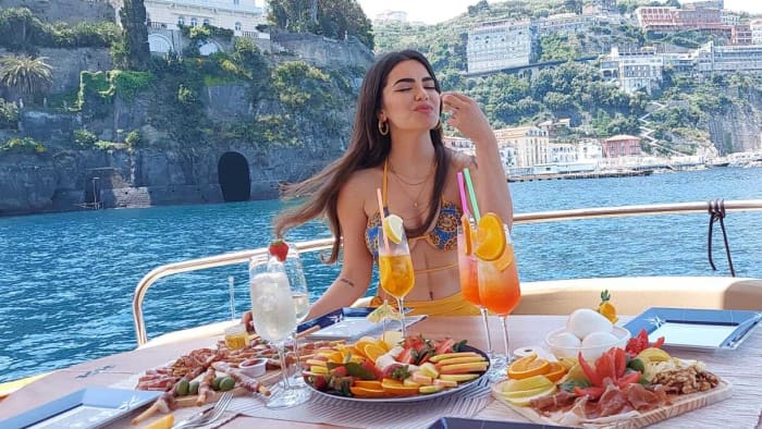 Tu lancha rápida privada para pasar un día en Capri.